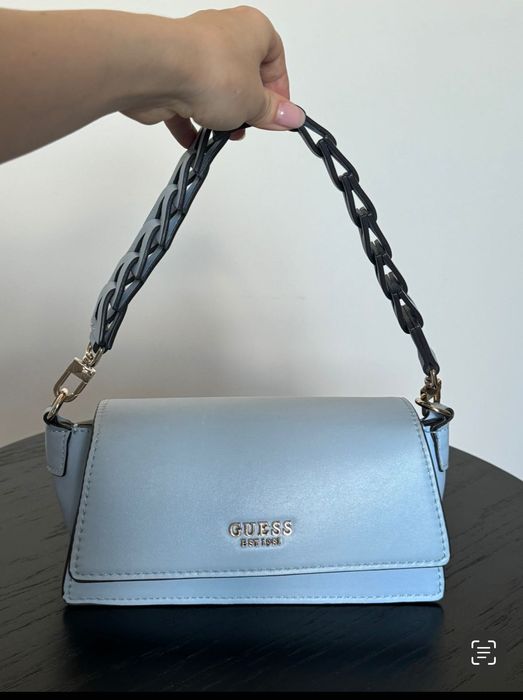 Чанти Guess, различни видове