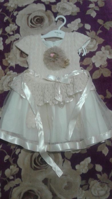 Продам нарядое платье для девочки