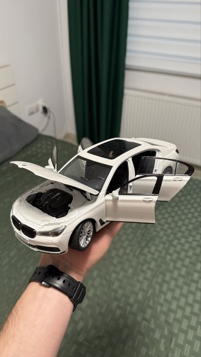 Macheta auto BMW 750Li 1:18 Kyosho