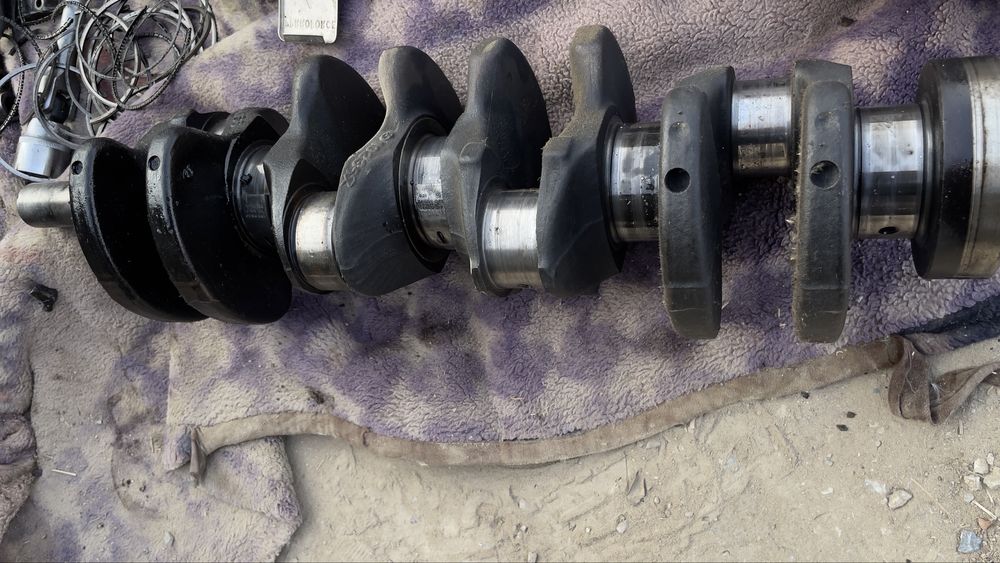 W124 ,190 М102 мотор 2.0 коленвал