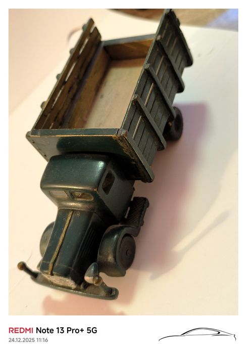 История в дърво-ръчно изработени камиончета 1940 г.