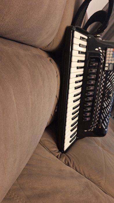 Acordeon italian cu implant midi juzisound Deva • OLX.ro