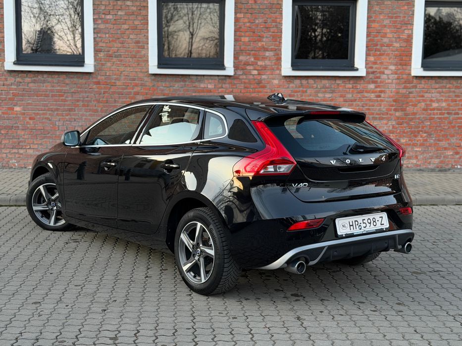 Volvo - V40 / 2.0d /  R design / Napa/ 2016 / Euro 6 / Cockpit / Navi
