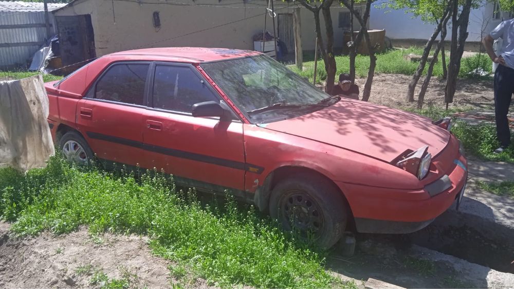 Mazda 323 год:1990