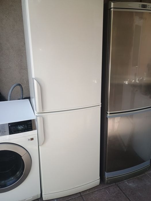 Frigider cu congelator tip combină frigorifică mașină de spălat rufe clasa AA Whirpool artic beko