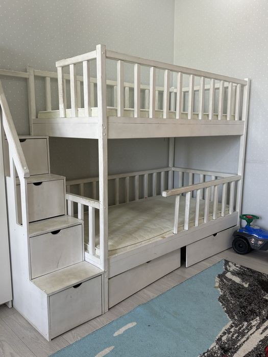 Продам двухэтажную кровать