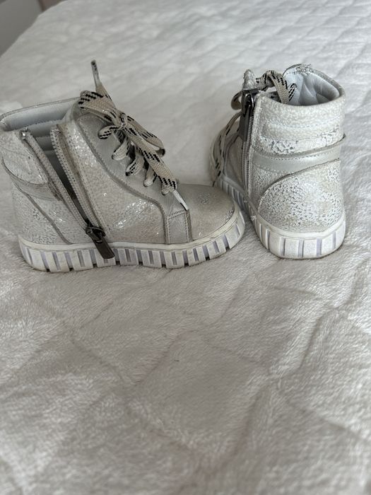 Затворени високи обувки 22 новер