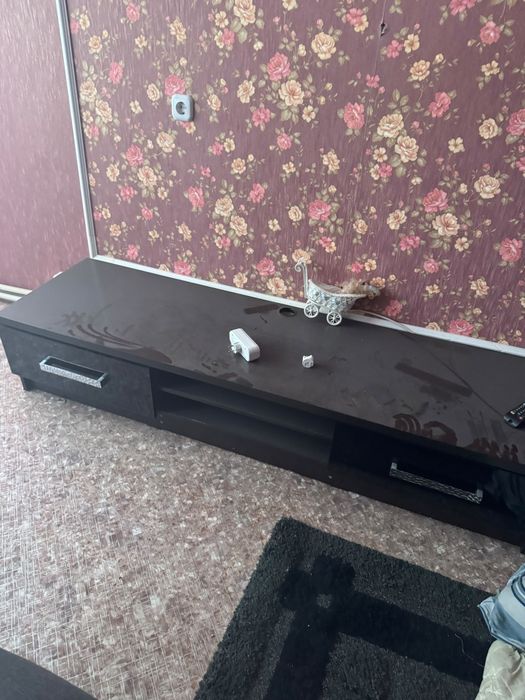 Диван продам и тумбочку