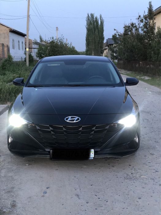 Hyundai Elantra Sotiladi