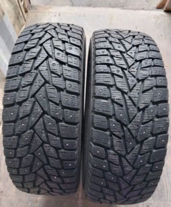 2 шины Dunlop 235 60 R17.