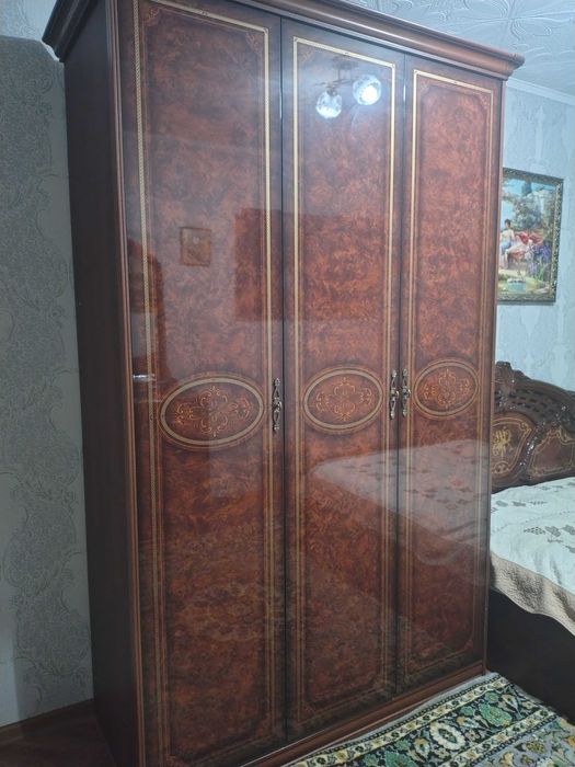 Продам спальный гарнитур