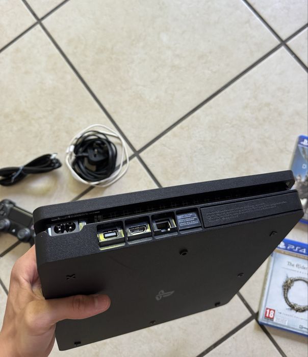 Playstation 4 ps4 de 500gb si 5 jocuri