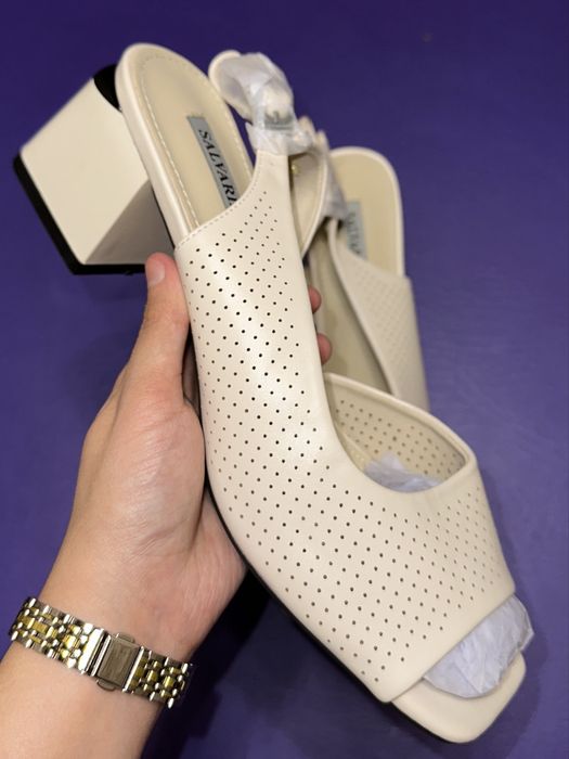 Женские босоножки