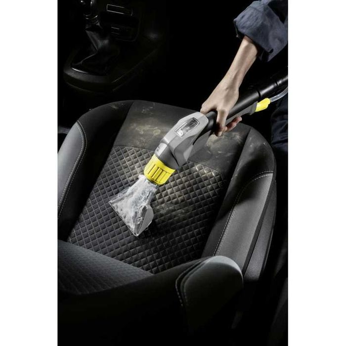 Inchiriez aspirator cu functie de injectie-extractie Karcher Puzzi 8/1