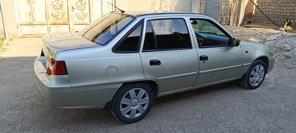 Nexia 2  sotiladi