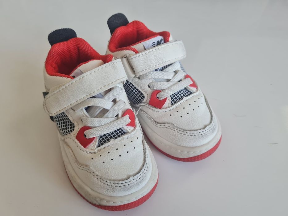 Продам кроссовки на мальчика