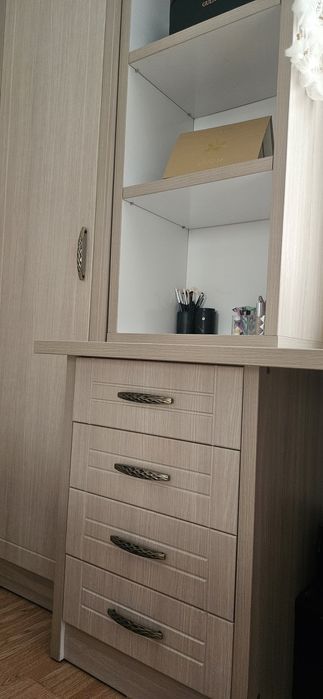 Стенка для детской или в кабинет.