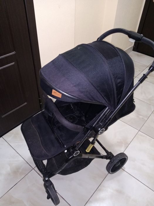 Продам коляску черный