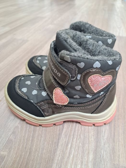 Продам обувь для девочки