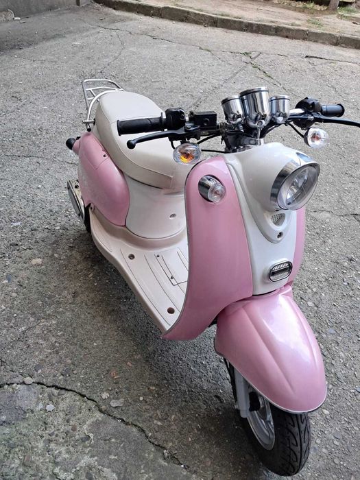 Vand scuter 50 cc4t  aproape nou - rulaj 150 km