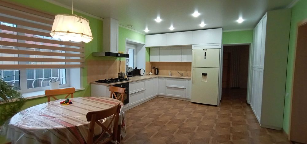 Продам трехэтажный коттедж