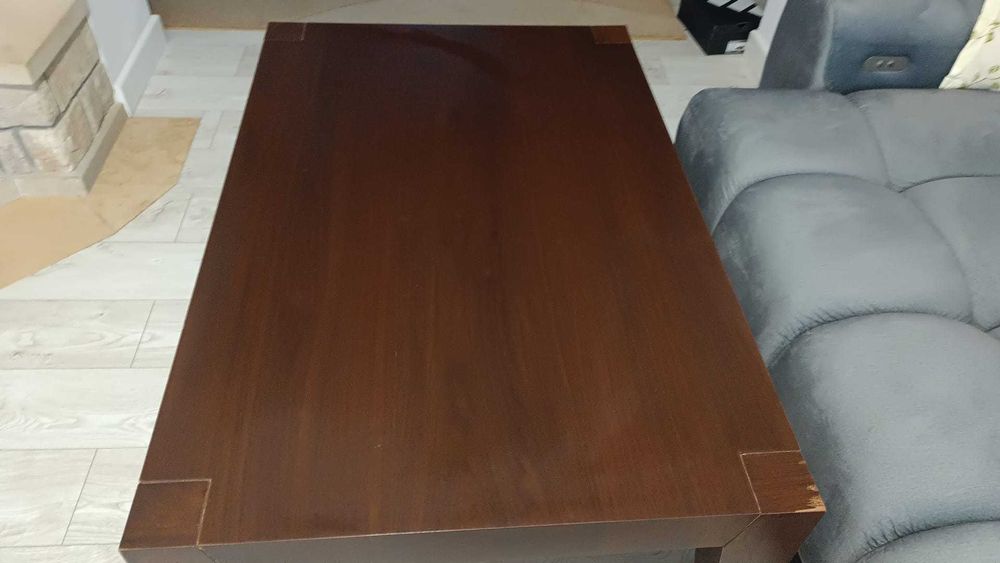 Masuta din lemn maro