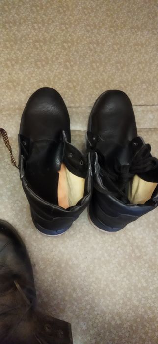 Продам ботинки новые