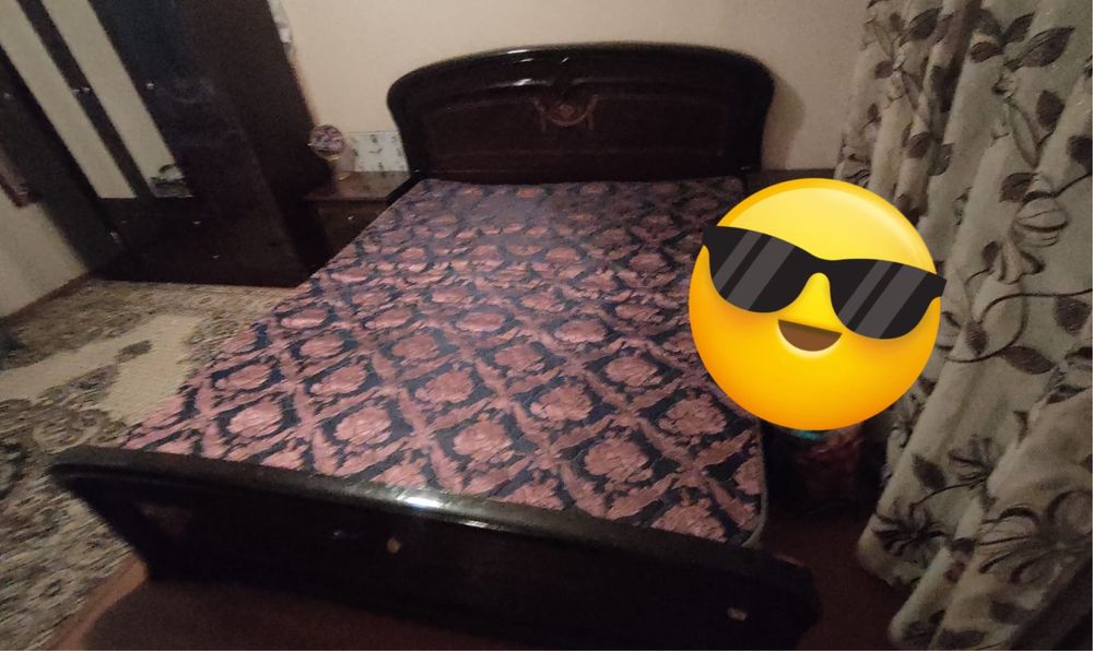 Продам спальный гарнитур