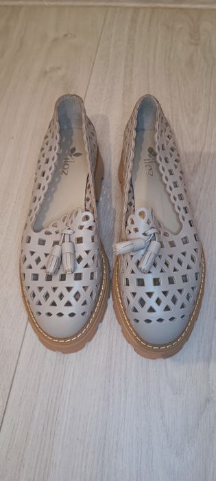 Pantofi bej de piele