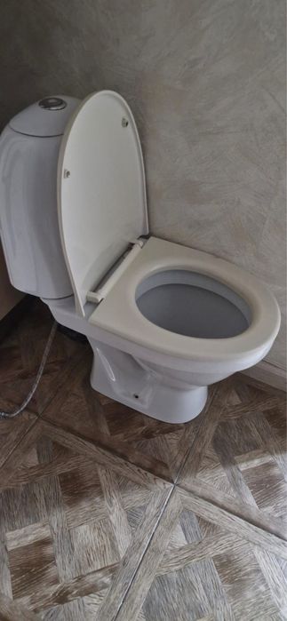 Раковина люстра унитаз, мясорубка