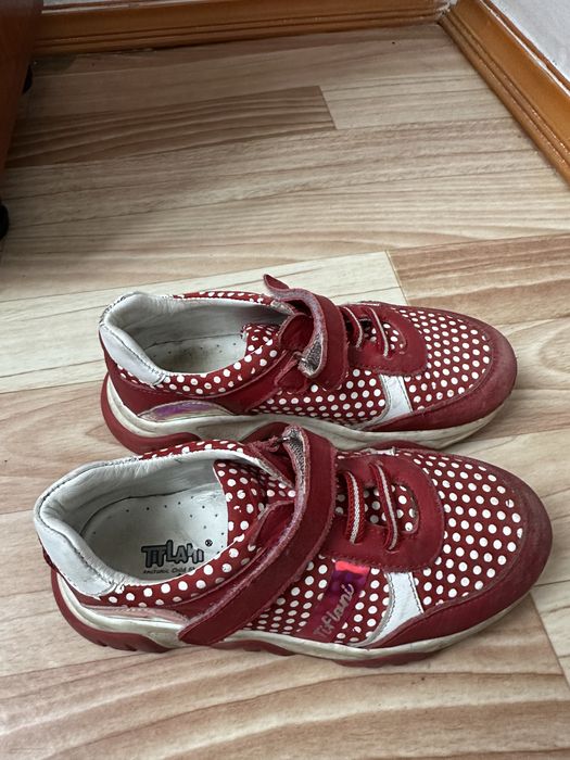 Детские кроссовки