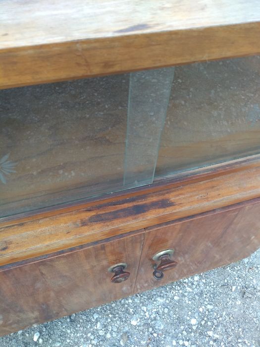 Ретро  шкаф ,стъклена витрина .