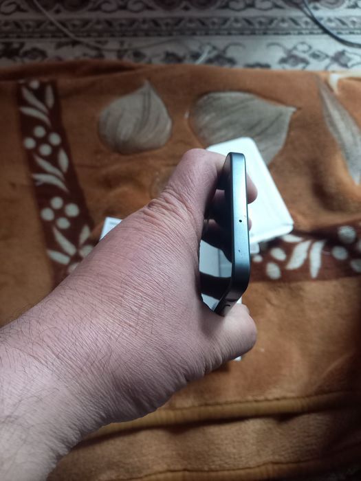 Samsung A16 ideal tiniq 128GB hotira 6GB aperativka karobka dakument.