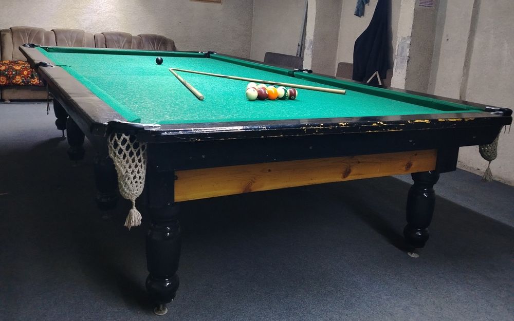 Bilyard yongʻoqdan yasalgan