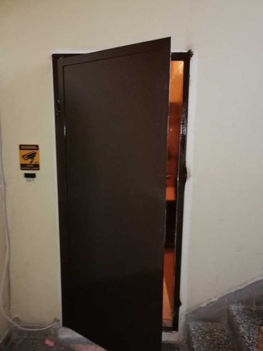 Здрави Метални врата за мазета и тавани