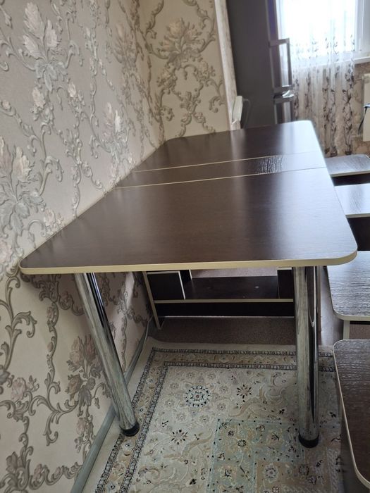 Продам стол и 4.стулья