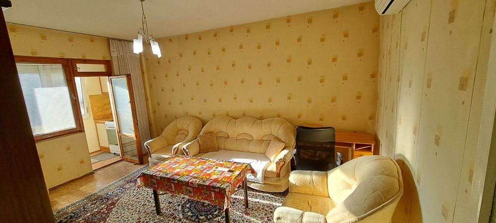 Двустаен апартамент, Хр. Смирненски