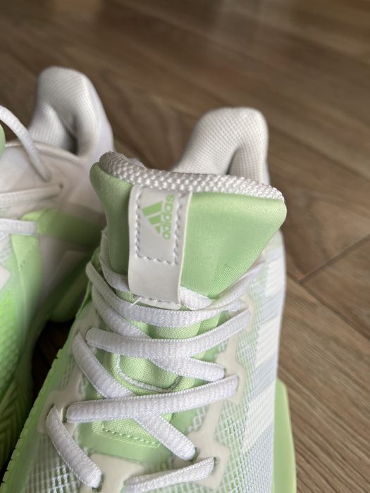 Кросовки жен adidas для игры в теннис