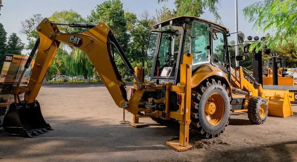 Экскаватор юкловчи CAT 426, Экскаватор погрузчик CAT 426