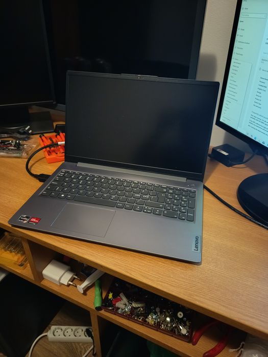 Laptop ryzen idea pad 3, ryzen 7320U, 8 GB, ssd 256 gb