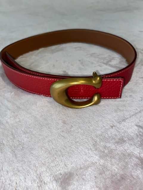 COACH Reversible Belt — tan/червено | Brass “C” buckle