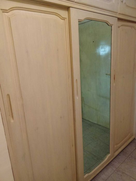 Гардероб с плъзгащи се врати
