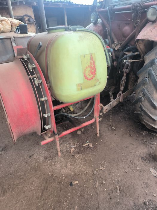 Трактор ЮМЗ с инвентар