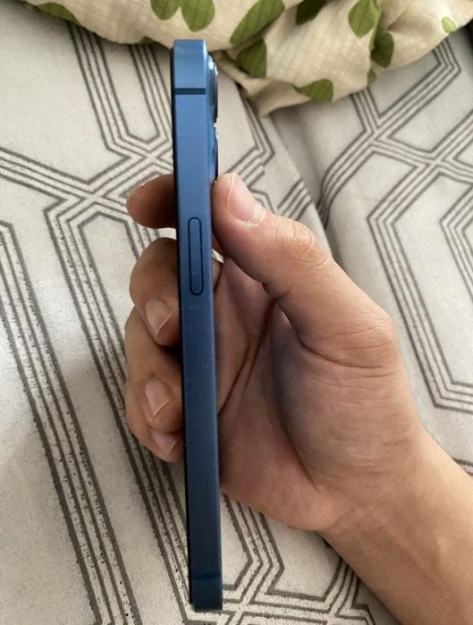 iPhone 13 цвет голубой