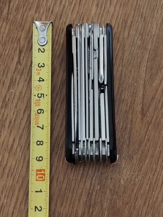 Briceag inox multi functional cu 13 utilitati