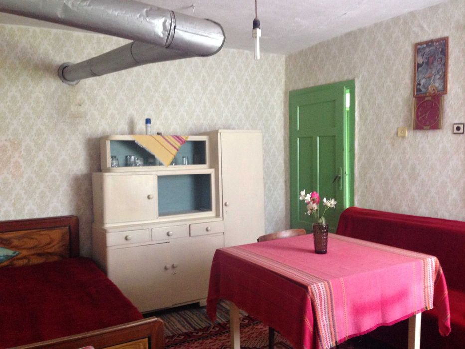 Къща с двор 1800 кв.м. в село Александрия област Добрич