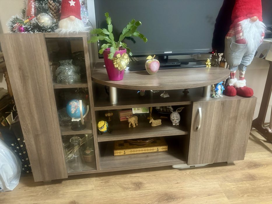 Холна Секция с витрина