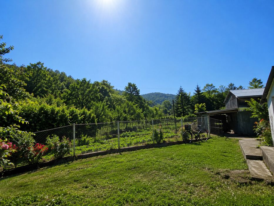 Casă de vânzare cu teren 1.640 mp – Sat Ferastrău, Comuna Oituz, jud. Bacău