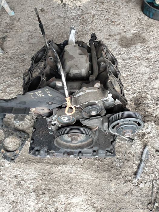 Блок двигателя audi  2.4