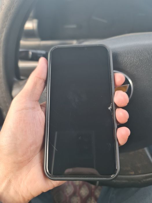 Iphone 11 pro sotiladi hamma yeri ishlidi aybi yoq